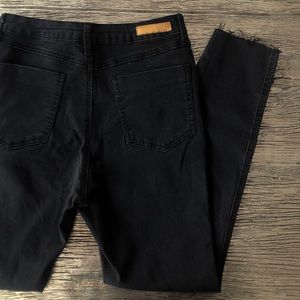 TOBI Channing Black High Rise Cropped Skinny Jean